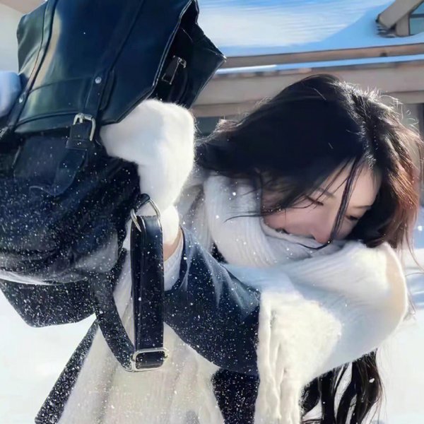 卷帘待得月华生